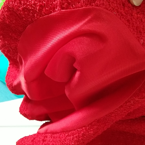 Red dress - Picture 3 of 3